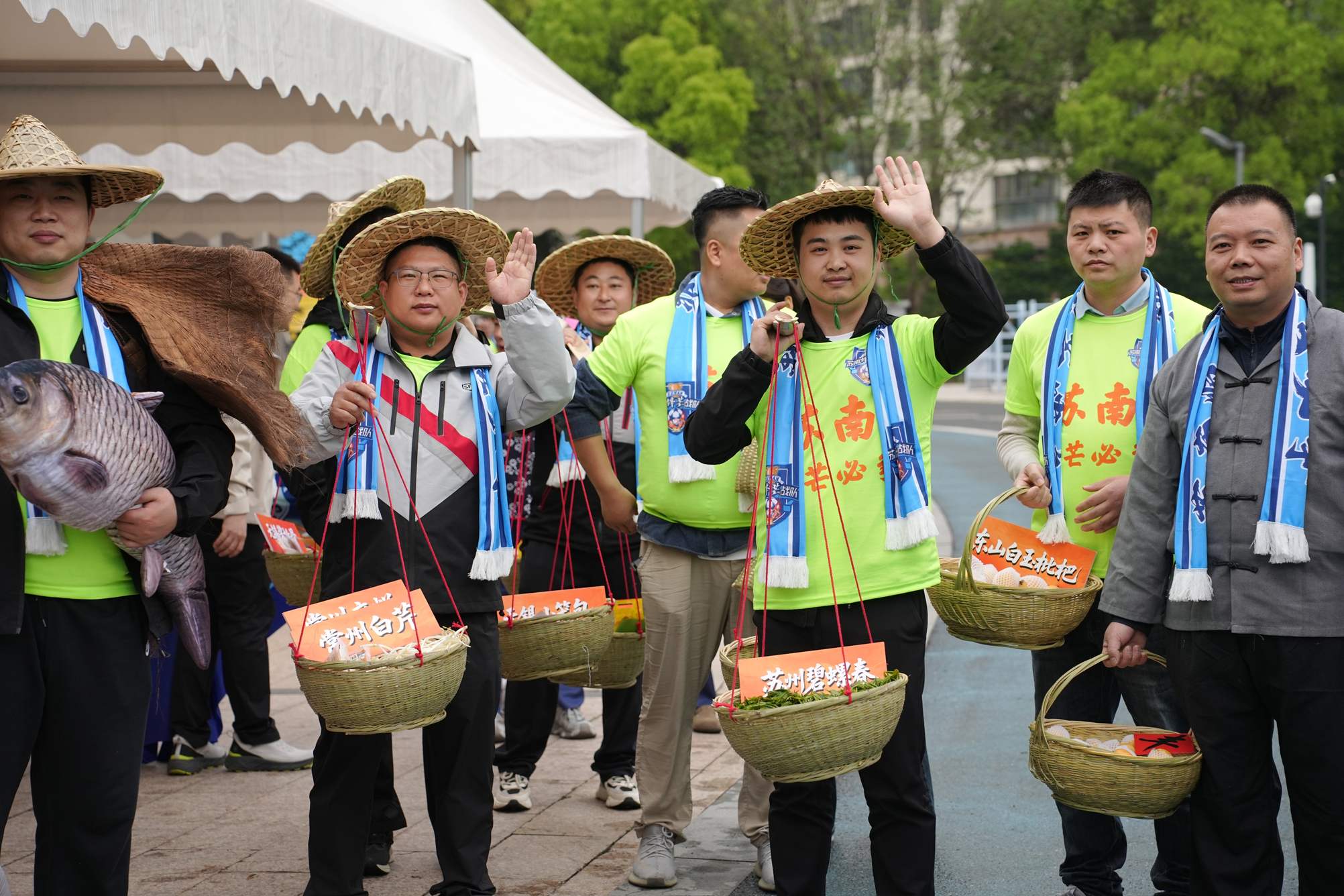 <strong>�����������籭������ ˳��ȫ�����������ں���Ļ</strong>