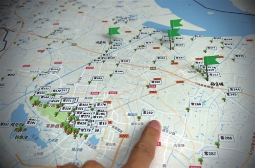 　　苏州名木古树地图上用小绿旗标注近期养护的古树。